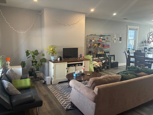 Photo - 4 BED 3.5 BATH RENOVATED HOUSE WITH AC LAUNDRY OUTDOOR SPACE!