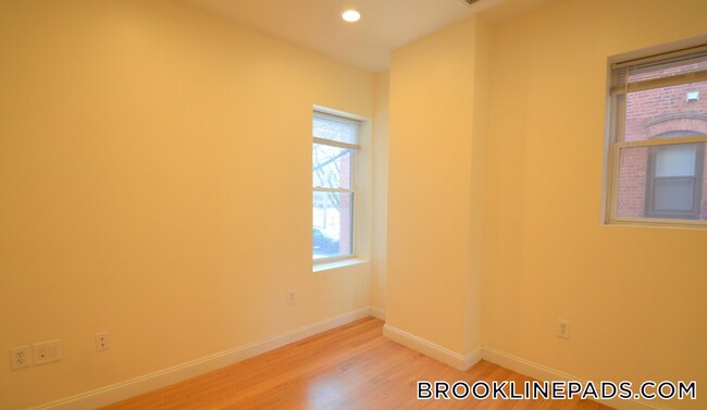 Foto del edificio - 1801 Beacon St