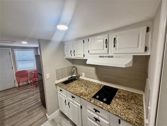 Foto del edificio - 3125 Simpson Rd