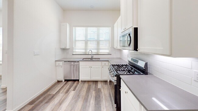 Foto del edificio - 366 Buck Ridge Dr