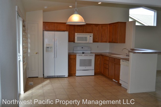 Building Photo - 550 Summerview Dr