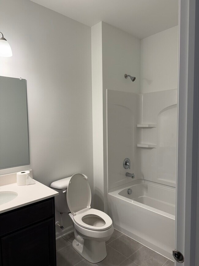 Building Photo - 287 Kingsport Dr