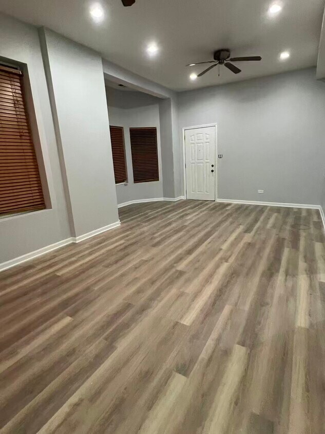Foto principal - 3252 W Armitage Ave