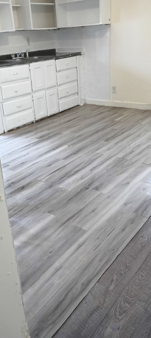 Foto del edificio - 2 Bed 1 Bath with Fenced Yard on Corner Lot