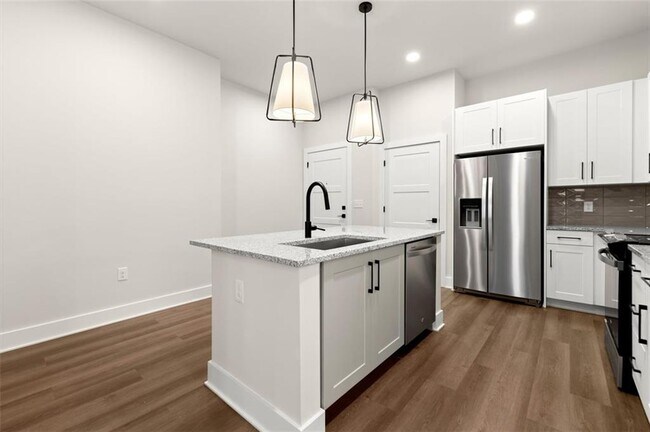 Foto del edificio - 2648 Sandy Plains Rd