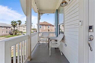 Building Photo - 3615 1/2 Ursuline St