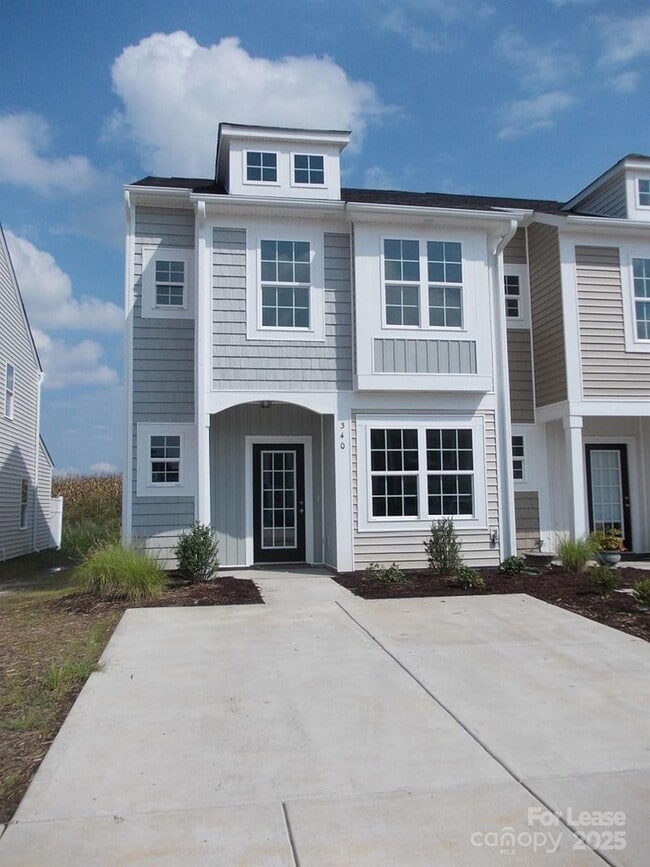Building Photo - 340 Halton Crossing Dr SW