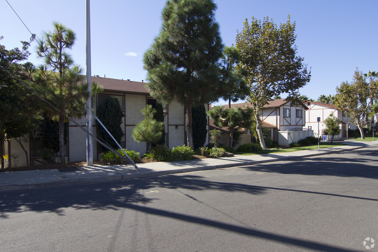 Primary Photo - Bay Pointe Apartments