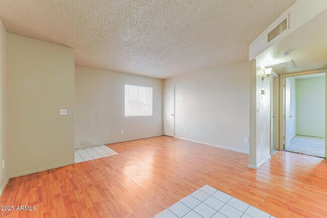 Foto del edificio - 512 E Linda Ave