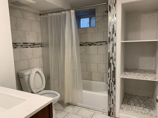 Foto del edificio - Brookline 6-Bed/3-Bath with Laundry in Unit