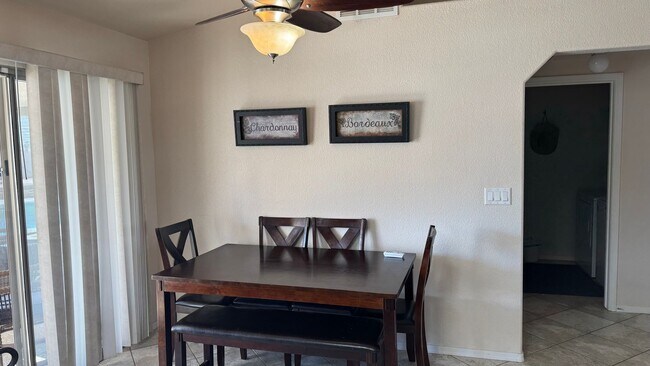 Foto del edificio - Price Reduction Furnished Pool Home Rental!!