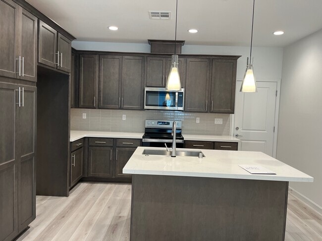 Foto del edificio - 6357 Dandelion St