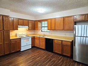 Building Photo - 6321 Richland Plaza Dr D