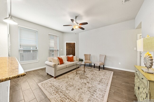 Foto del edificio - 7106 Faith Wy