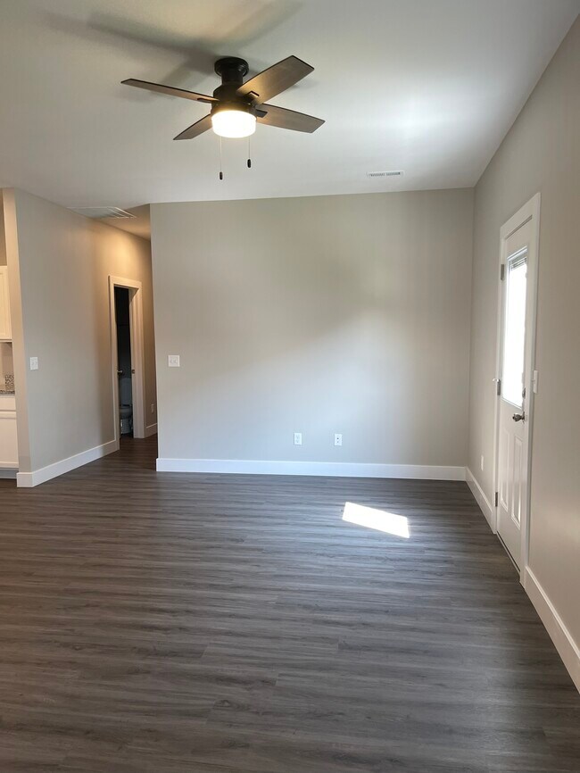 Foto del edificio - 5168 N Cypress St