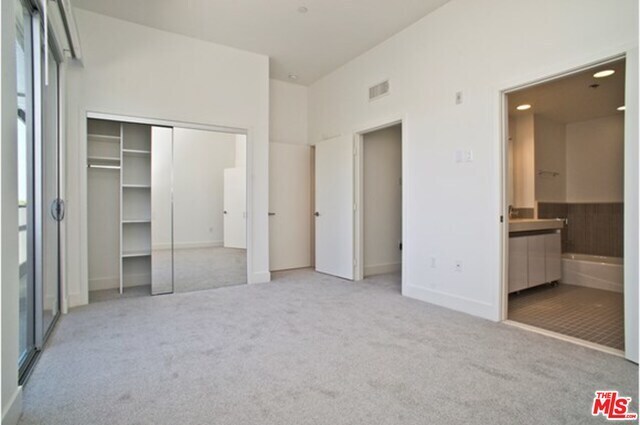 Building Photo - 1411 Barry Ave