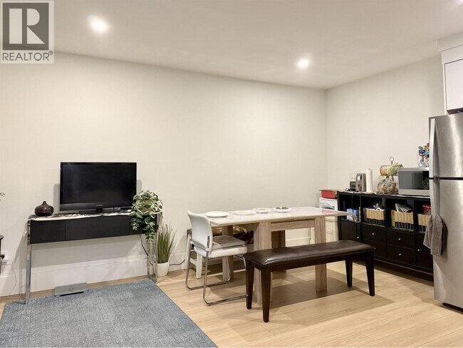 Building Photo - 901 Jackson Crescent