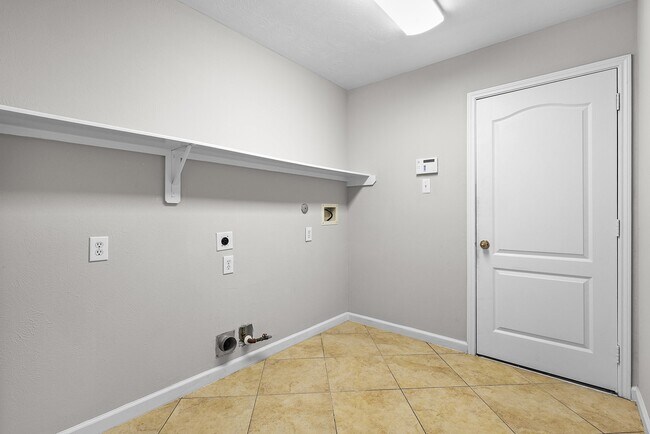 Building Photo - 25910 N Lakefair Dr