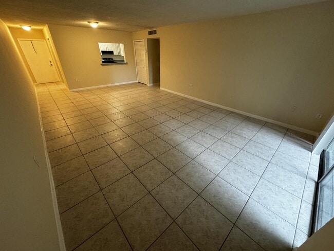 Building Photo - 8461 Springtree Dr