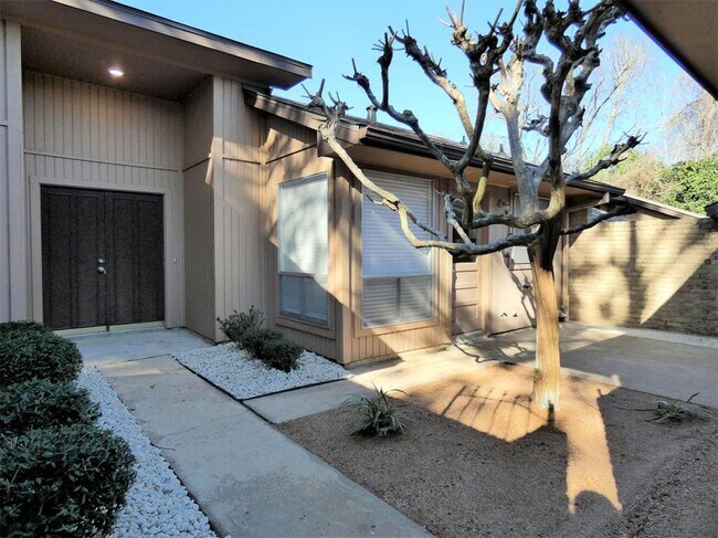 Foto del edificio - 606 Golfview Dr