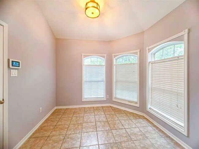 Foto del edificio - 15510 Fir Woods Ln