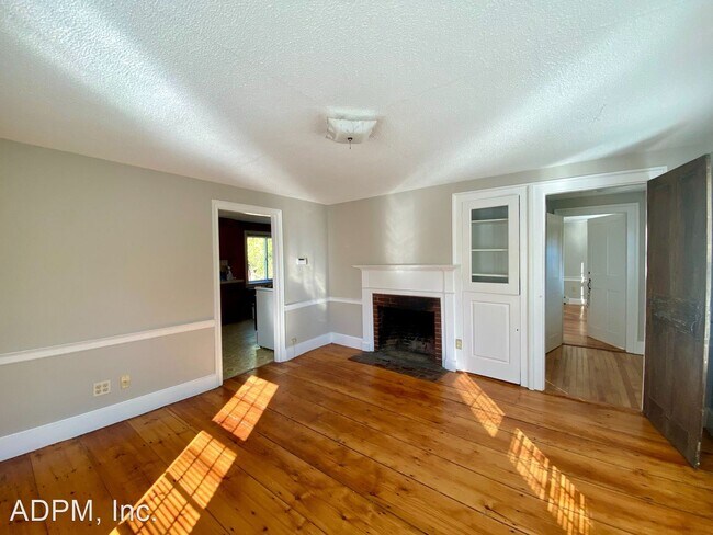 Building Photo - 2 br, 1 bath House - 96 East Main St.