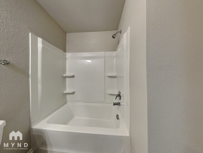 Foto del edificio - 9207 Pleasant Valley Dr