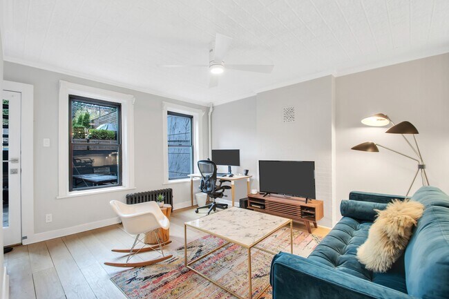 Foto del edificio - Fab 1 Bedroom, w/d & outdoor space