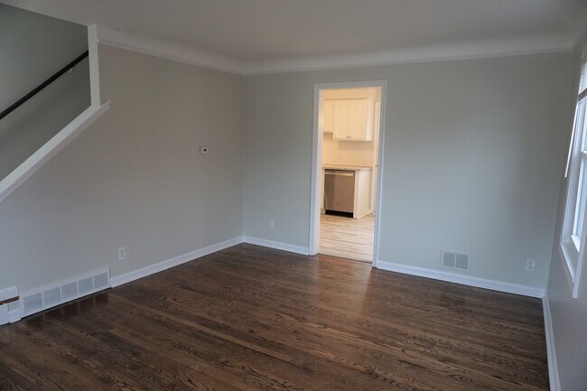 Building Photo - 350 Parkview Dr