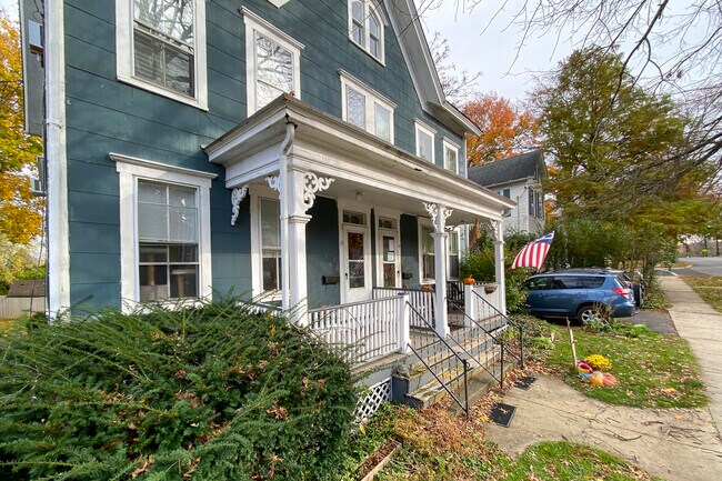 Building Photo - 10 Princeton Ave