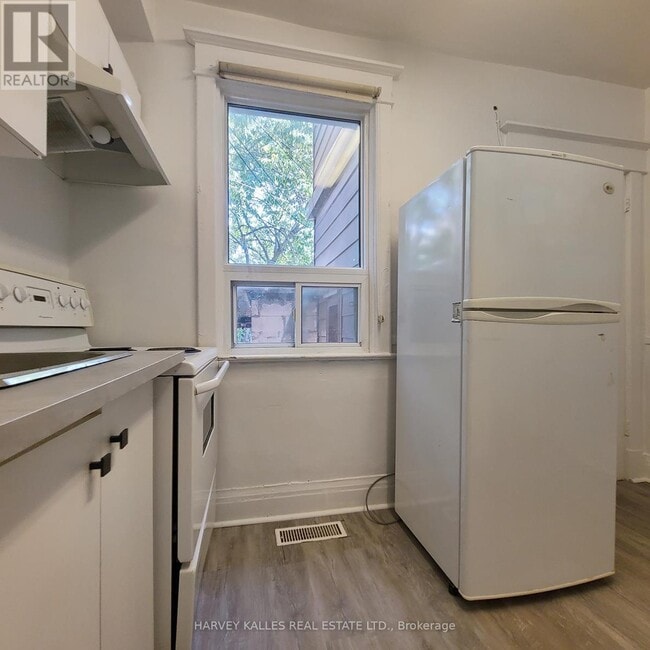 Photo du bâtiment - 1041 Ossington Ave