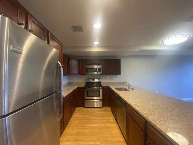 Building Photo - 20 Pond St