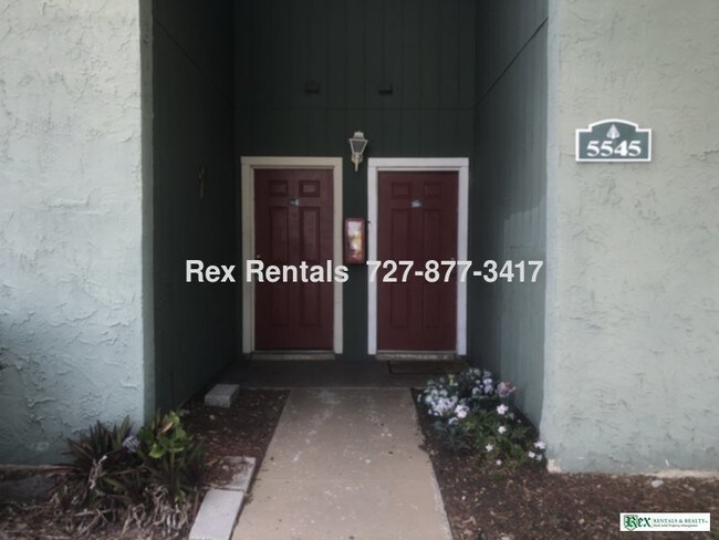 Building Photo - Spacious 2/1.5 townhouse at the Enclave