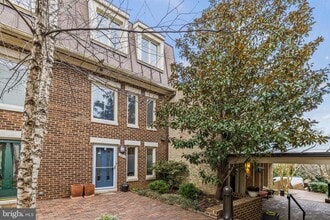 Building Photo - 4214 Embassy Park Dr NW