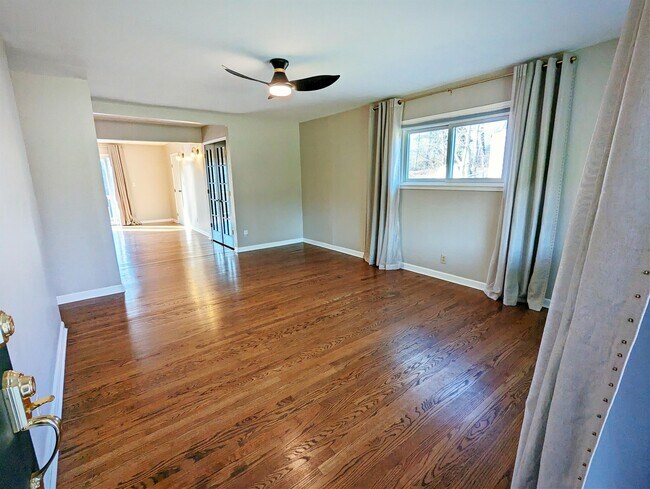 Building Photo - 11281 Swing Rd