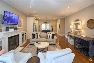 Building Photo - 355 K St