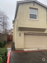 Building Photo - 3000 Sierra View Cir