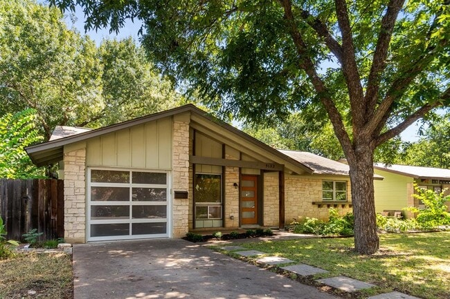 Building Photo - 5132 Meadow Creek Dr