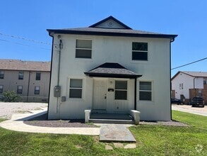 Building Photo - 714 S Thomas Ave