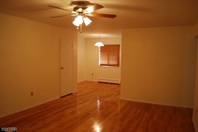 Foto del edificio - 180 Littleton Rd