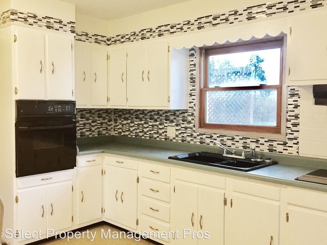 Building Photo - 4 br, 1 bath House - 3009 Waynedale Blvd