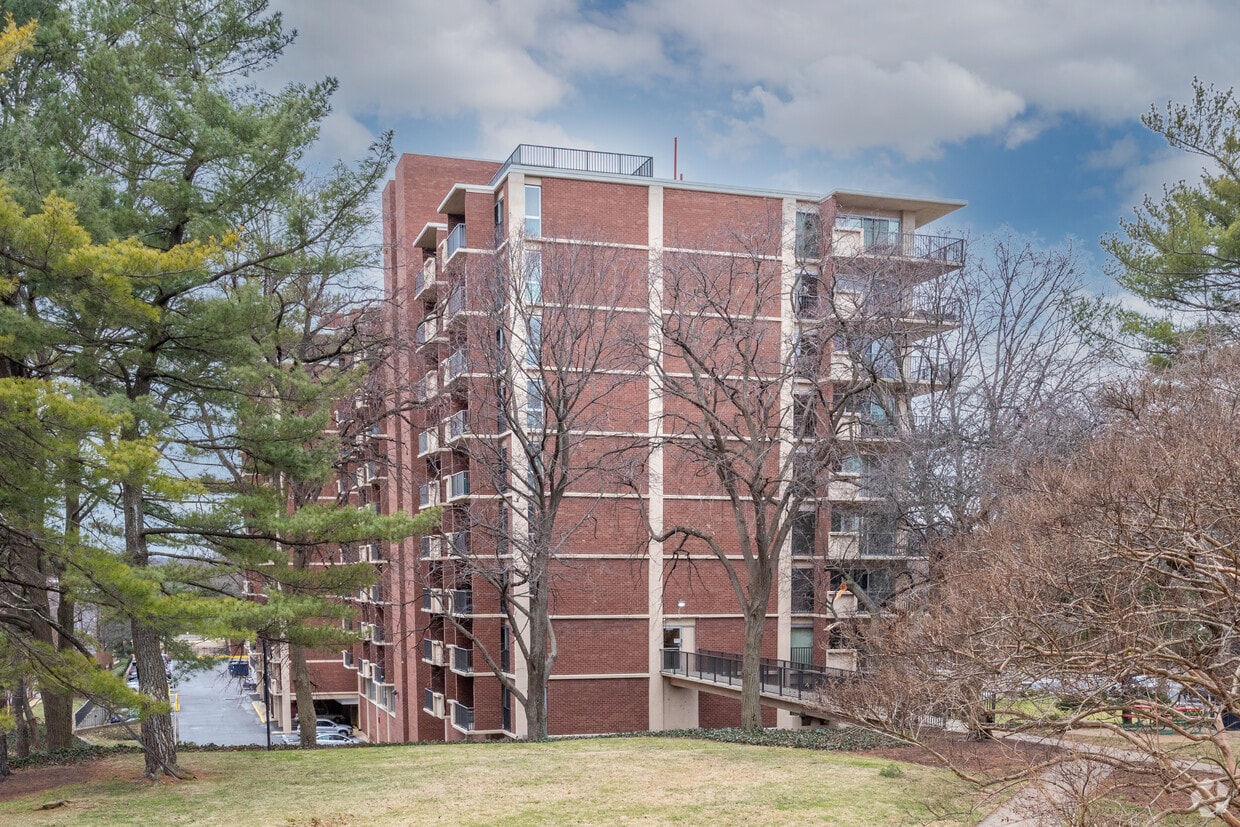 Building Photo - The Horizon House