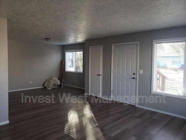 Foto del edificio - 3400-3402 E 13th St