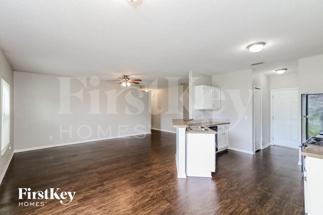 Building Photo - 3332 Rogue St