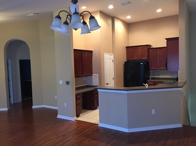 Building Photo - 5723 Kinglethill Dr