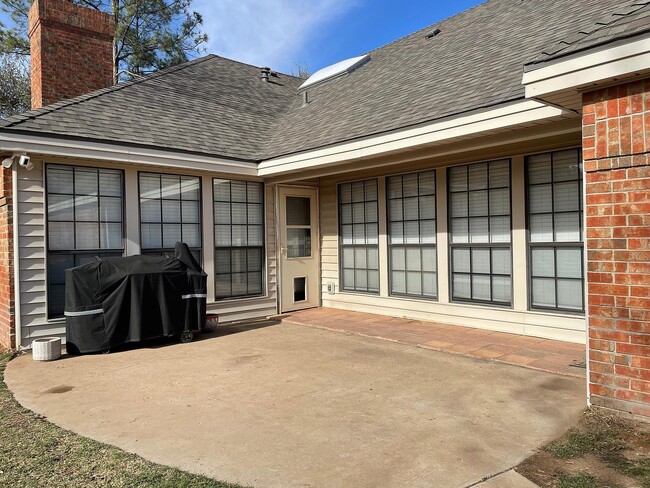 Building Photo - 2 bedroom, 2 bathroom townhome