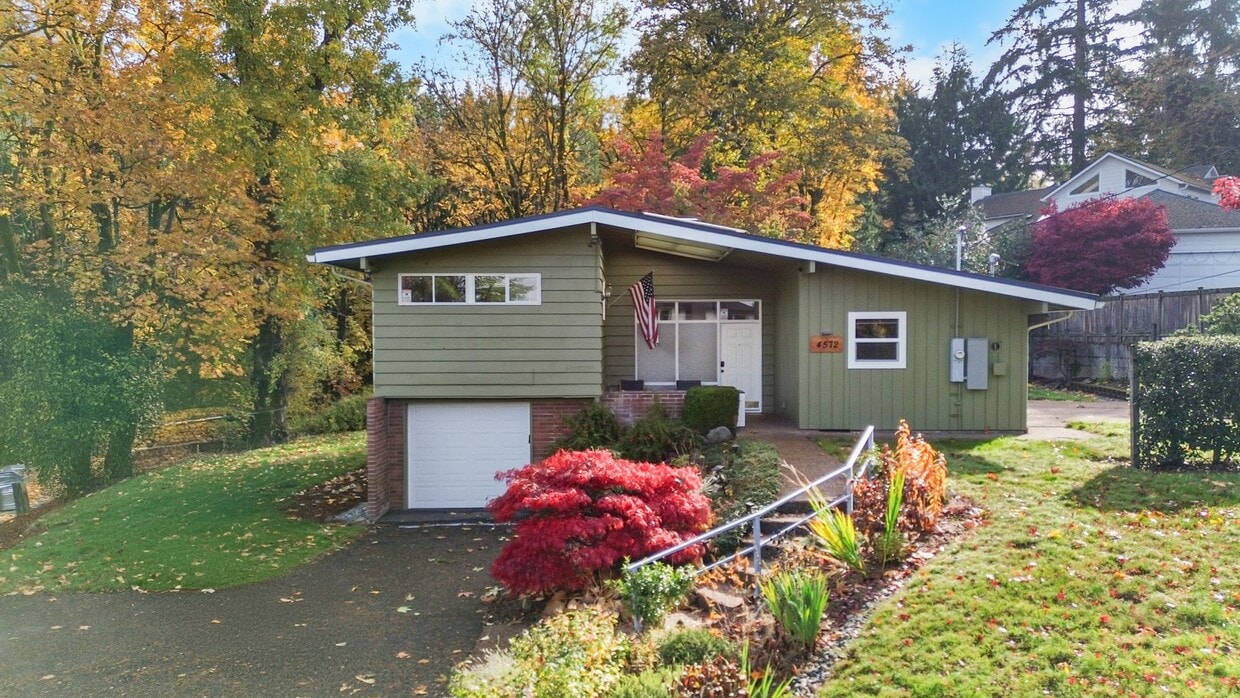 Primary Photo - Bellevue Eastgate Mid-Century Modern