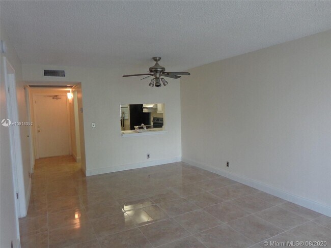 Building Photo - 9450 Poinciana Pl