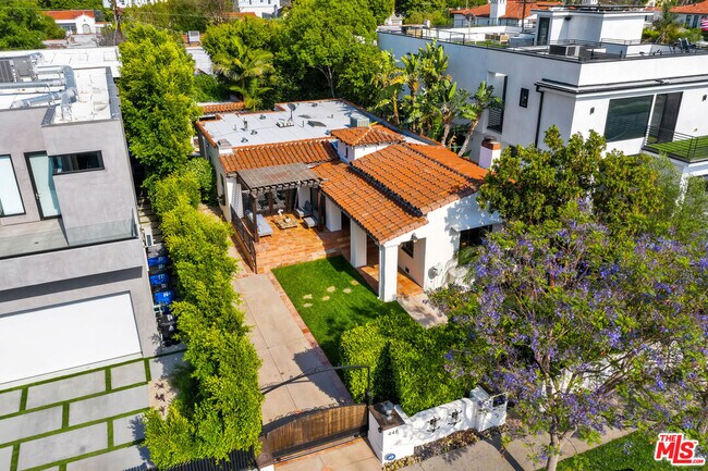 Foto del edificio - 448 N Laurel Ave