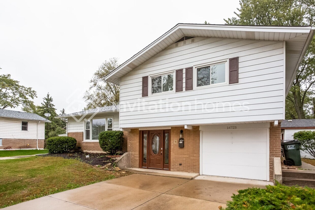 Foto principal - 14723 Menard Ave